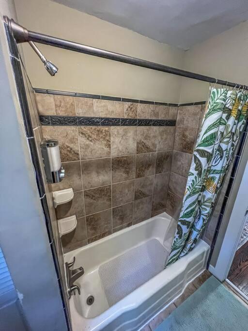 Historic Coastal Haven- Pet Friendly Fast Wi-Fi Norfolk Exterior foto